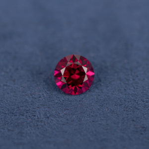 6.37 cts ; diam 10.80 mm x 7.55 mm : 765 €